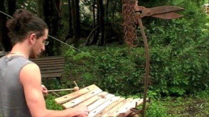 Sculpture musicale  volatile en céramique et métal