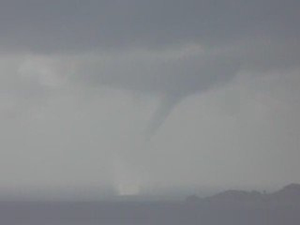 Très grosse trombe marine en rade de Marseille