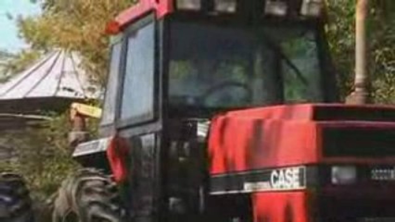 Tractor-driving Candidate For MN Gov