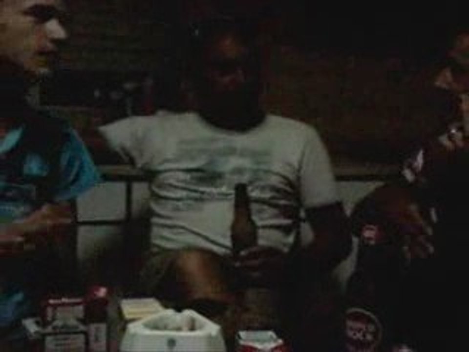 nicolas canta lewis toca