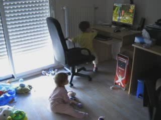 noa au pc de sa maman