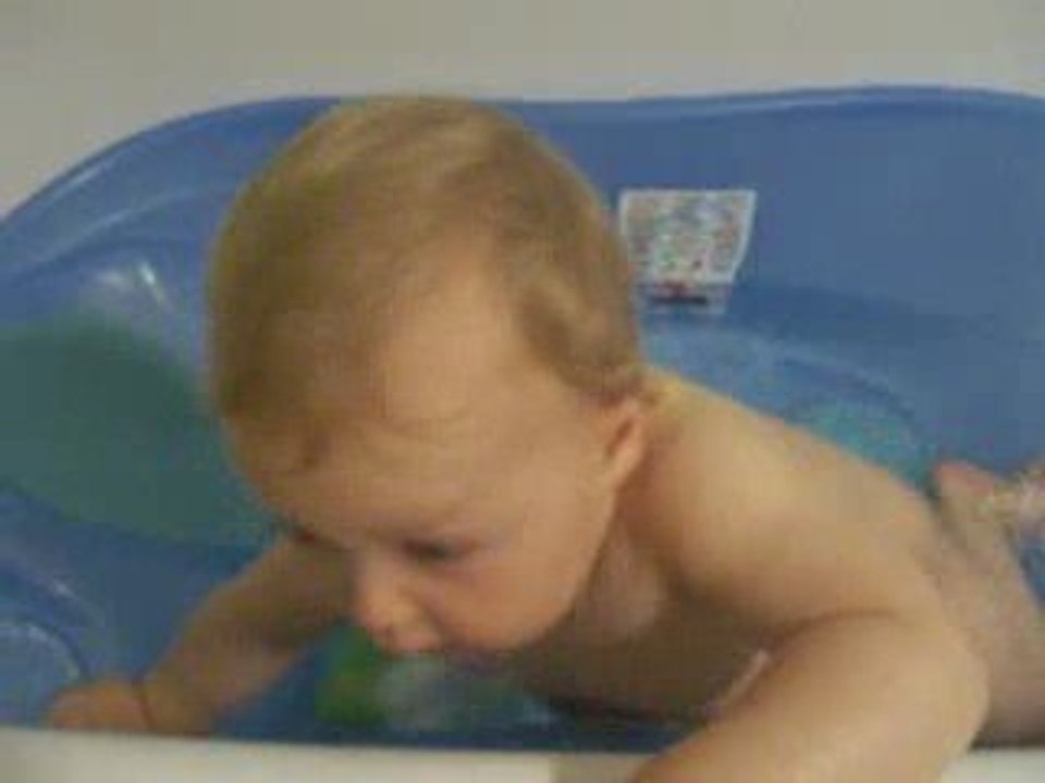 aylinn dans son bain