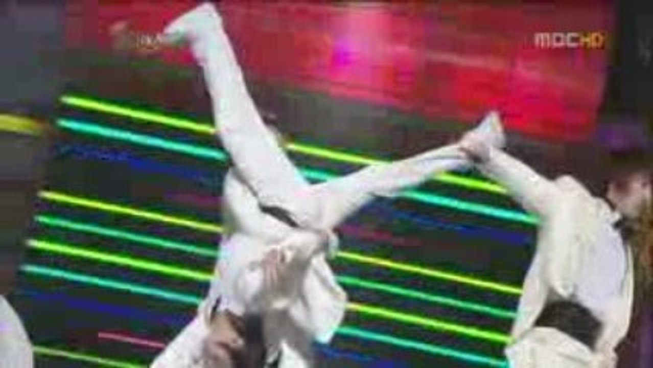 MBC stars dance battle Super junior