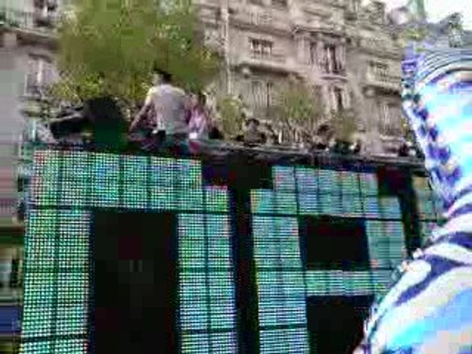 Techno Parade 2009 Char DJ Hero Invaders² Joachim Garraud 2