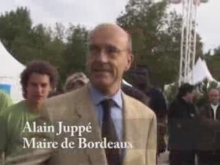 Alain Juppé visite le festival changement d'ère