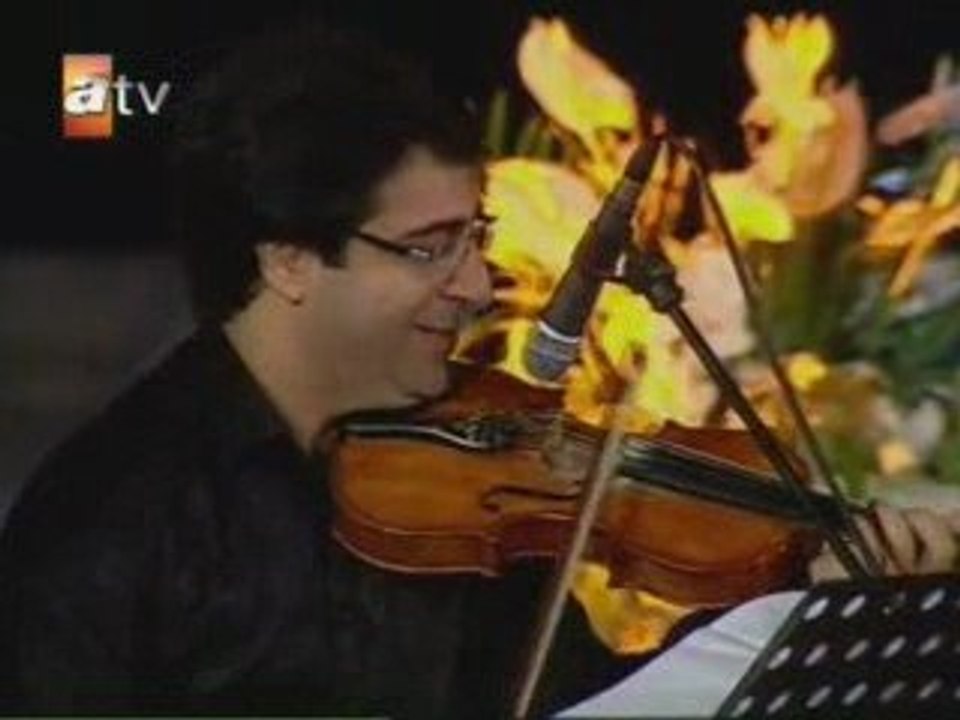 R.Tayyib Erdoğan & Zekai Tunca - Bana Herşey Seni Hatırlatıy