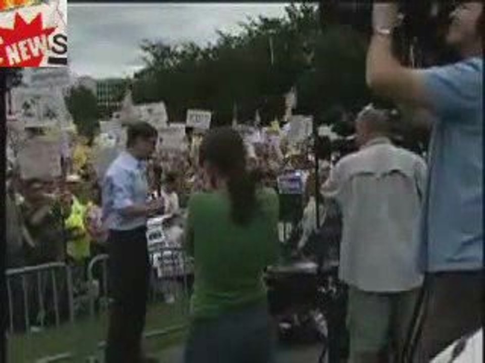 Fox News Producer Caught Rallying 9/12 Protest Crowd