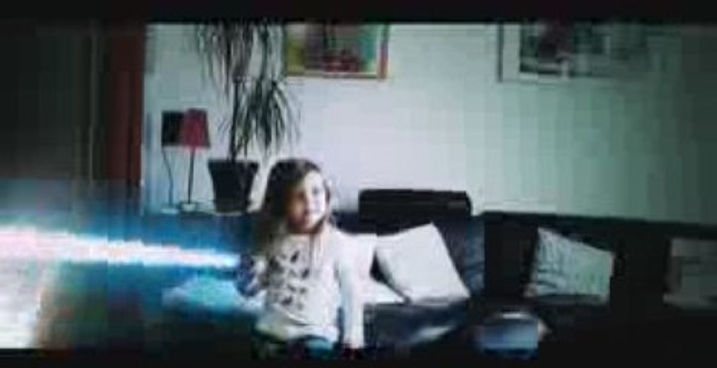 Emma brule tous avec son sabre laser ( star wars )