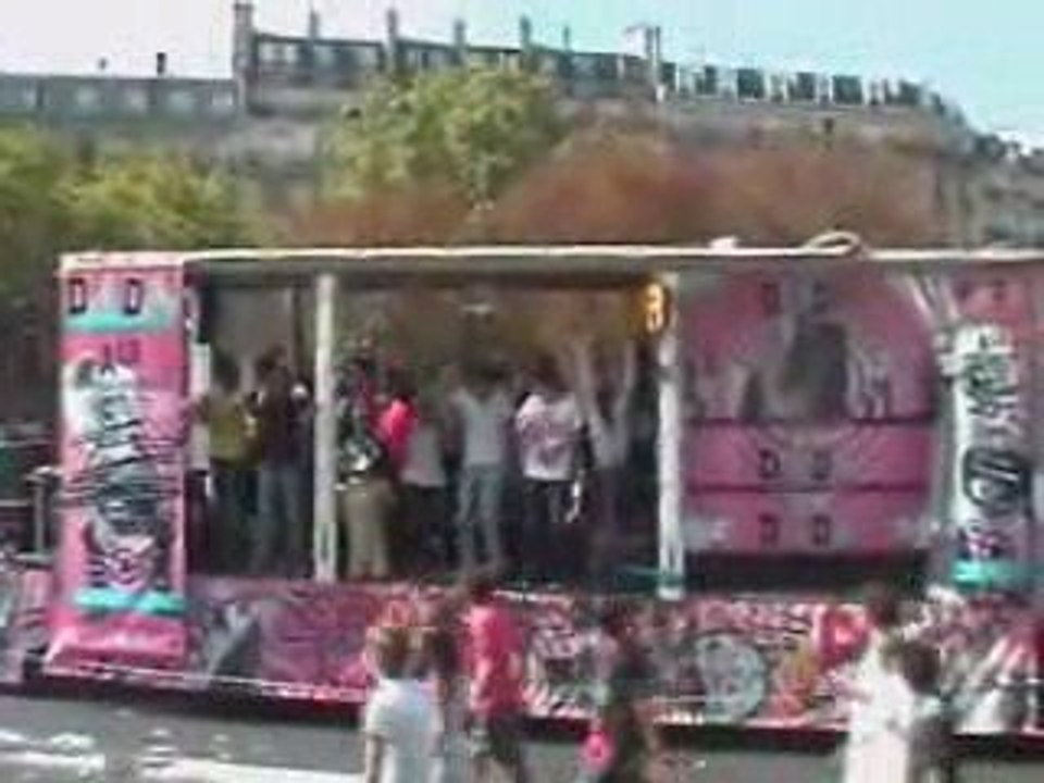 Char DADA LIFE Techno Parade 2009 @ PARIS