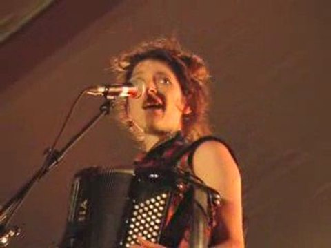 CHLOE LACAN : Fais-moi mal Johnny au Festival Toumélé