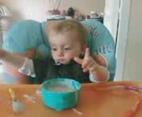 anais qui veut manger seul