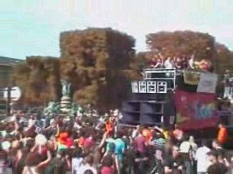 Sebastien Drums Char REDKATZ Techno Parade 2009 Paris