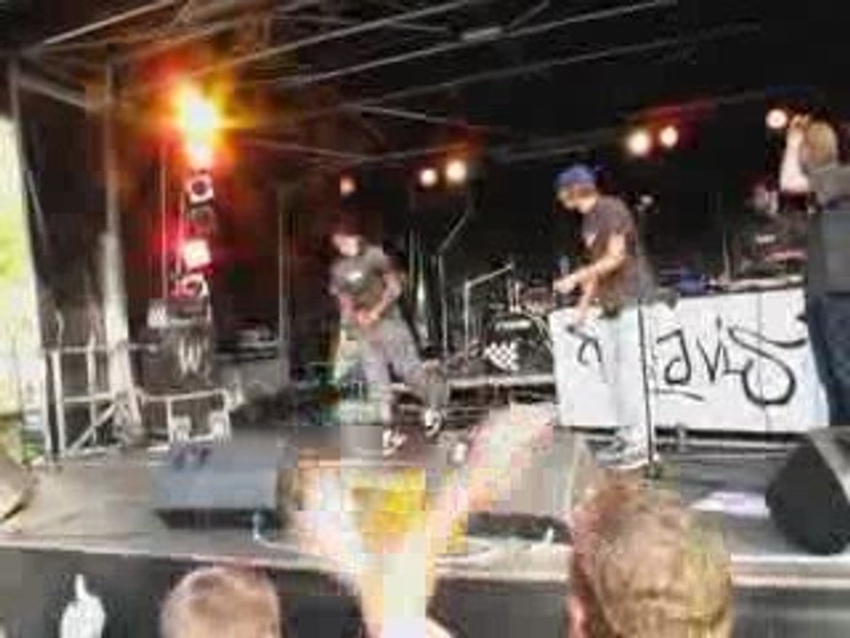 Vis-a-Vis - Bodenakrobatik (live @ Green Beach Festival 09)