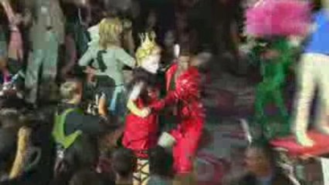 Alice In Wonderland Fashions: A Tea Party