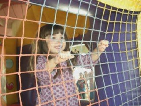 Elena à la ferme de Bécassine (20/09/09)