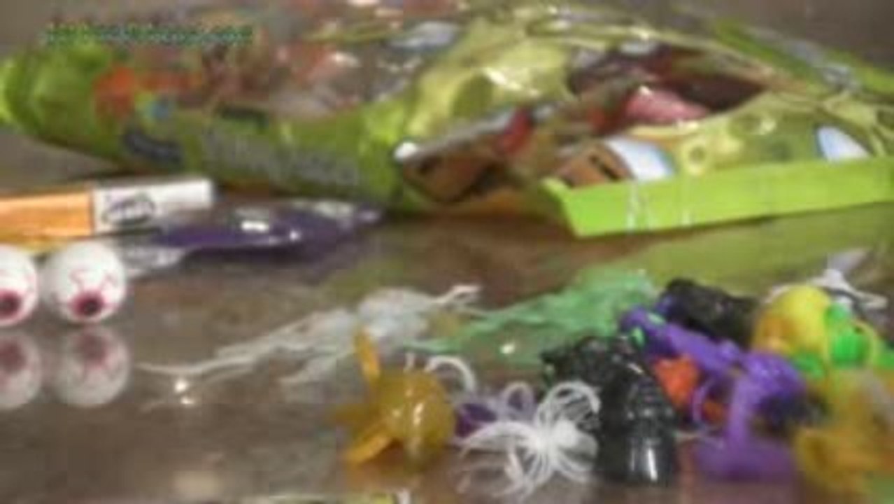 Halloween Trick or Treat Toy Bags instead of Candy