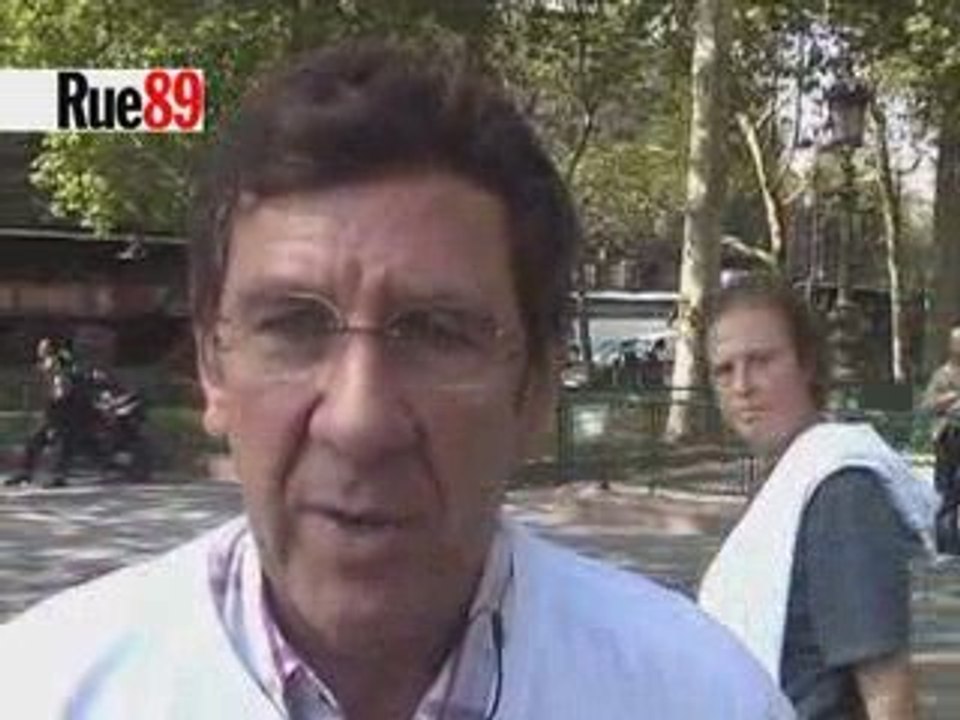 Paris : les producteurs distribuent du lait gratuitement