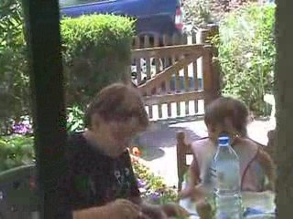 Quentin donne à manger à Tenaya !