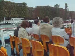 Sur Le Bateau a paris sisi