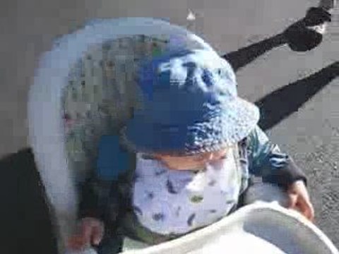 bebe-chaise-roulante-voiture-radiocommandee