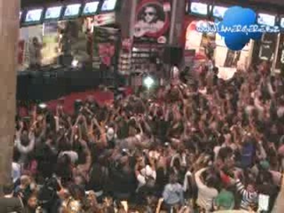 DAVID GUETTA @ VIRGIN MEGASTORE PARIS