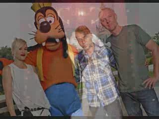 Gwen Stefani: Iconic Singer & Style Icon 🎤