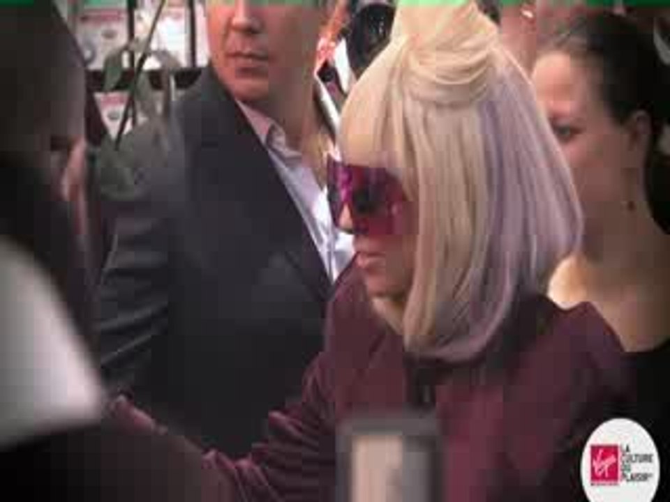 Lady Gaga dedicace au Virgin Megastore Louvre