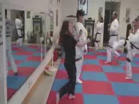 Taekwondo Fast kick training with resistance bands