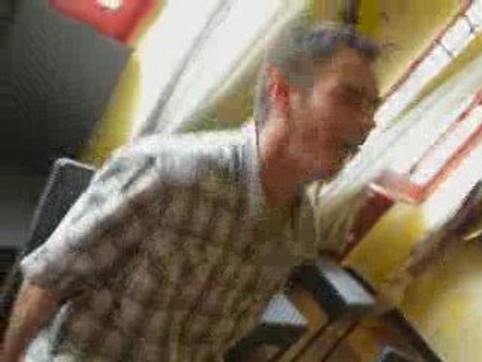 Simon au restaurant ........... xD