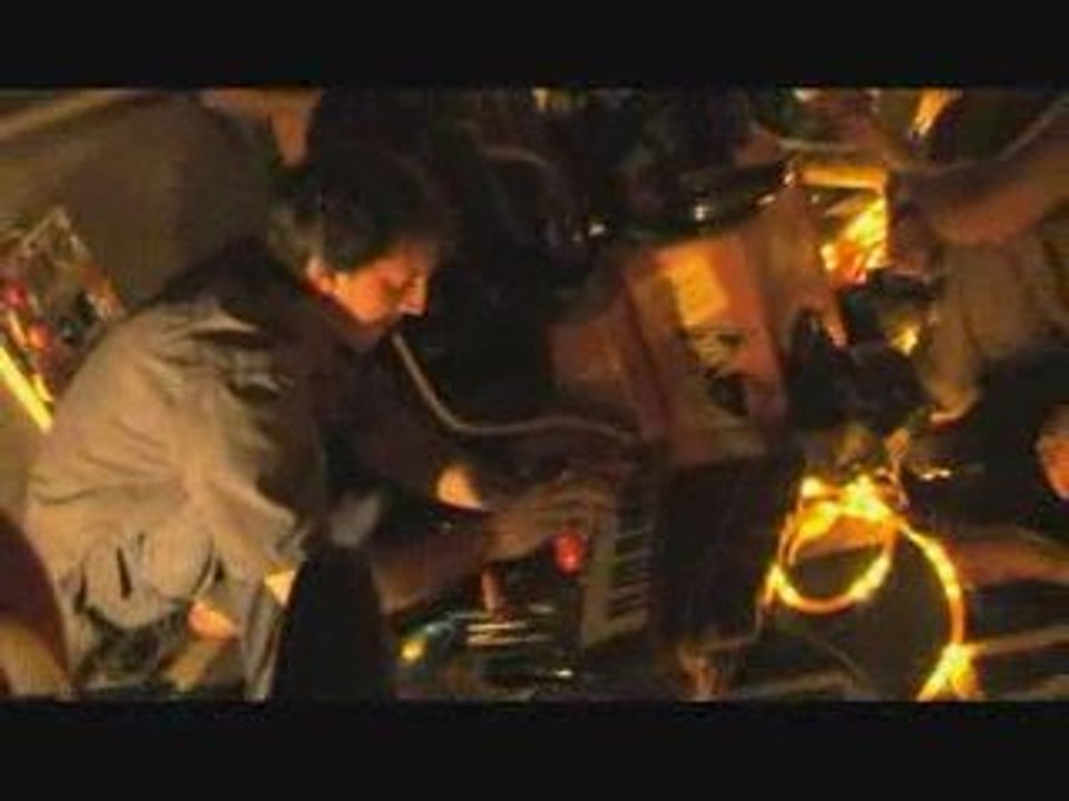 CHAPI CHAPO & LES PETITES MUSIQUES DE PLUIE - Horse on rock