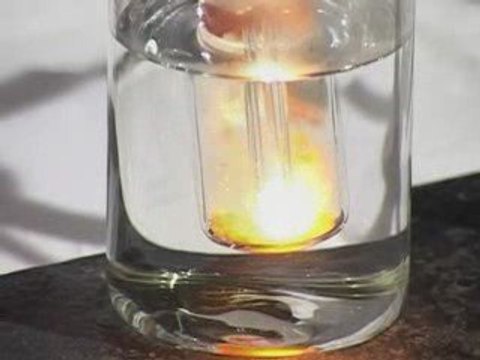 Горение белого фосфора под водой