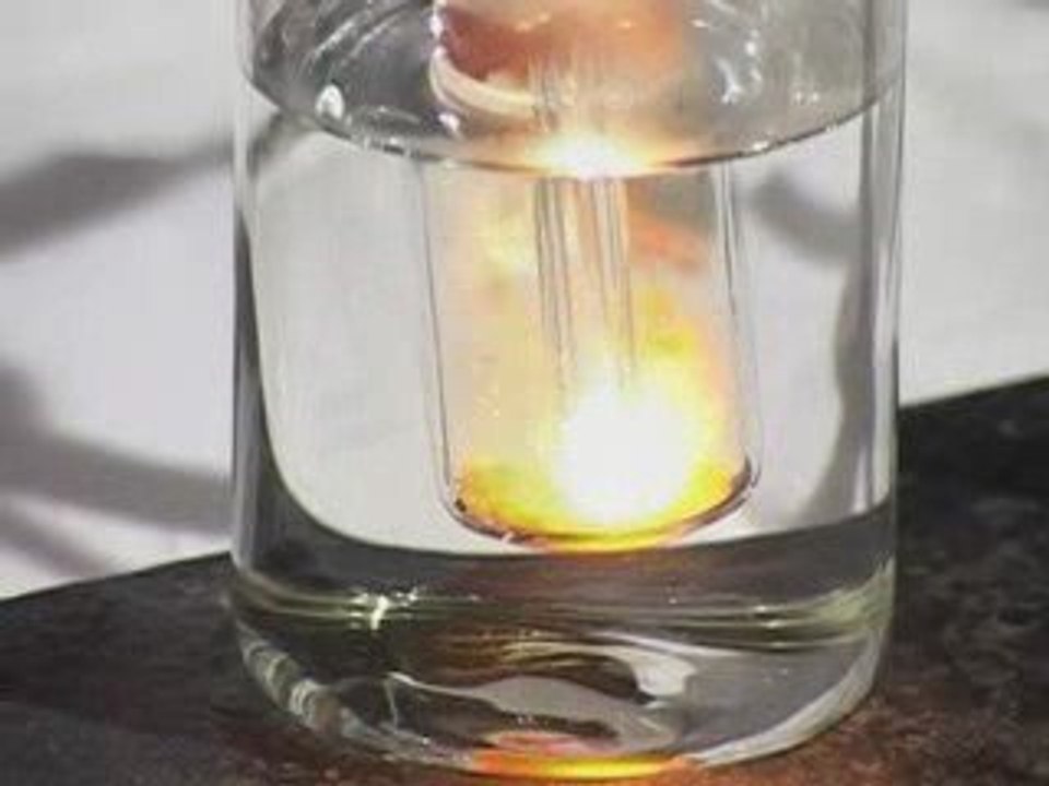 Горение белого фосфора под водой