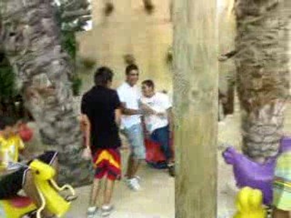 des mecs qui s'amusent