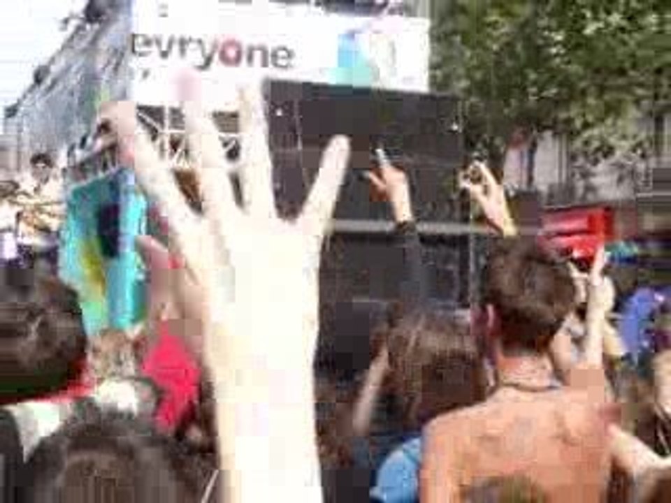 Black Eyed Peas - I Gotta Feeling (rmx) @ Techno Parade 2009