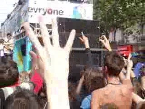 Black Eyed Peas - I Gotta Feeling (rmx) @ Techno Parade 2009