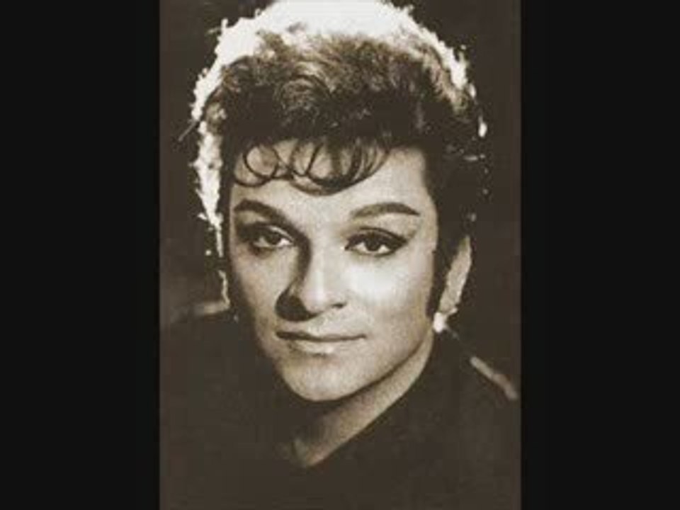 ZEKİ MÜREN-Koklasam saçlarını bugece...