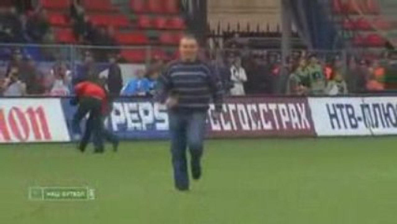 Un supporter du spartak Moscou marque sur penalty