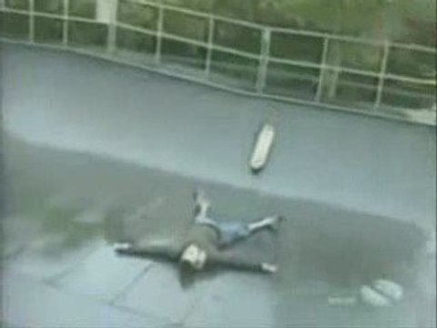 Régis fait du skate