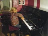 marie delire sur le piano