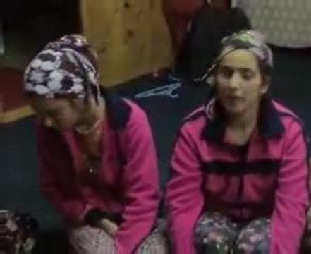 Laz Kızlar Canlı Performans Atışıyorlar