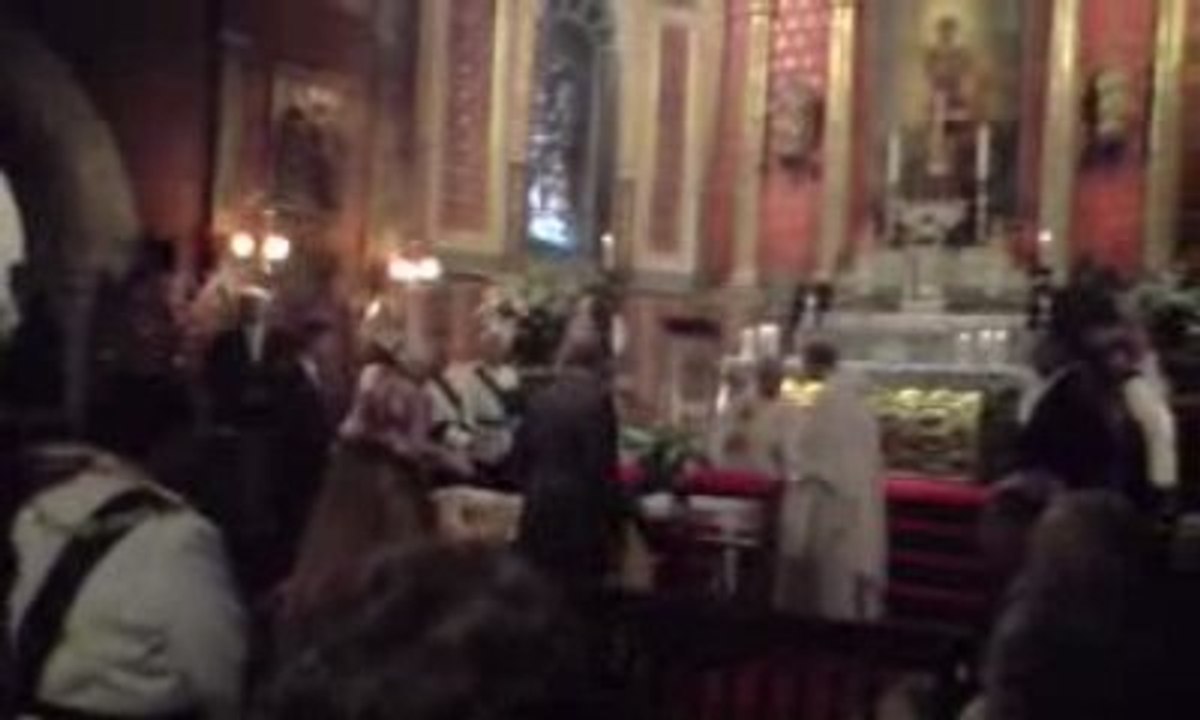 Mariage du Comte de Paris. Offrande à la Vierge