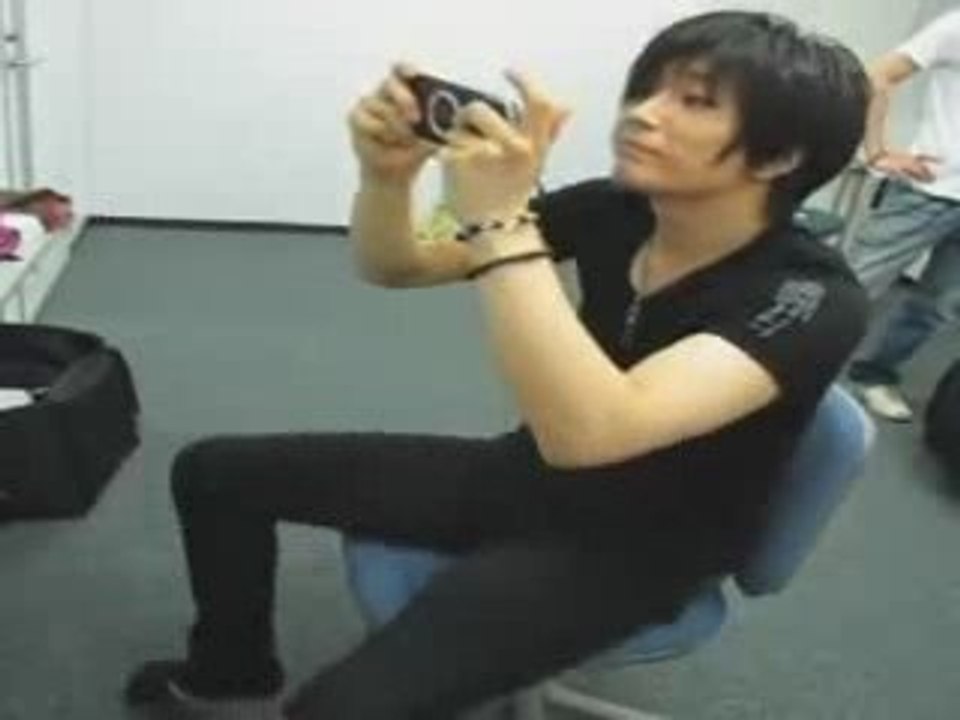 GACKT playing PSP