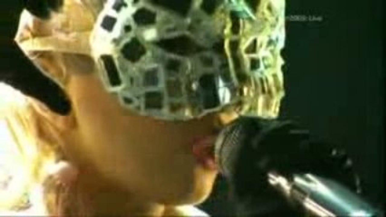 Lady GaGa - Paparazzi (Live at V Festival 2009) [23_08_09]