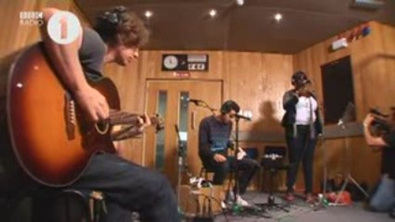 Calvin Harris - Fire (Kasabian Cover) - Live Lounge