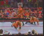 Randy Orton Frappe HHH Avec La Ceinture Poids Lourds