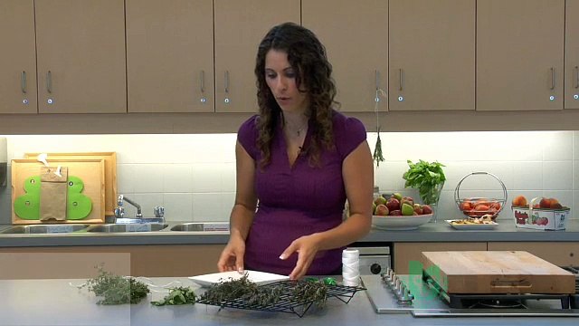 How to dry Herbs from Foodland Ontario