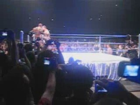 Entrée THE UNDERTAKER (suite et fin)Smackdown Paris Bercy 09