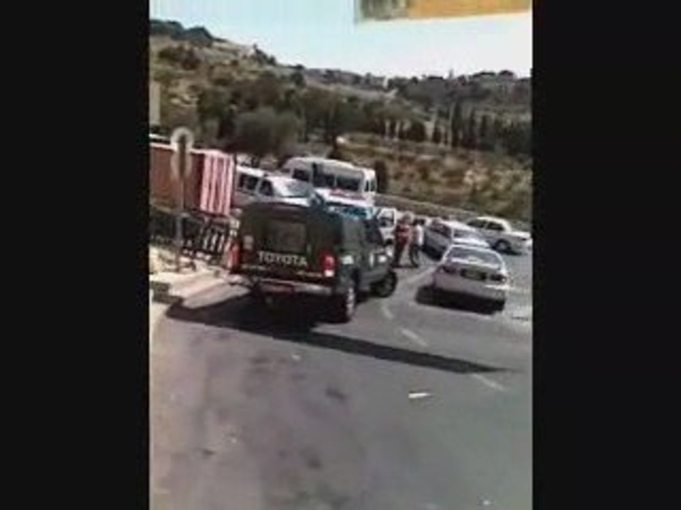 الشرطة تحاصر المسجد الاقصى