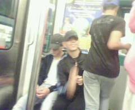 NARVALO DE MONTREUIL ENTRE LES VAGON DU METRO