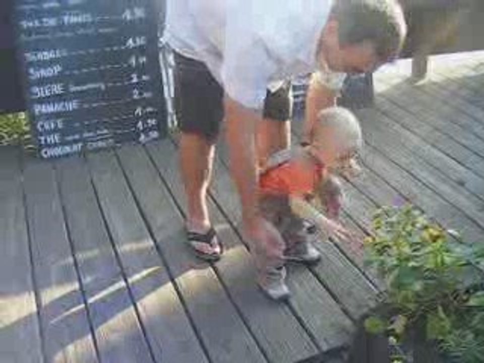 1er pas de Timéo le 27 septemebre 2009